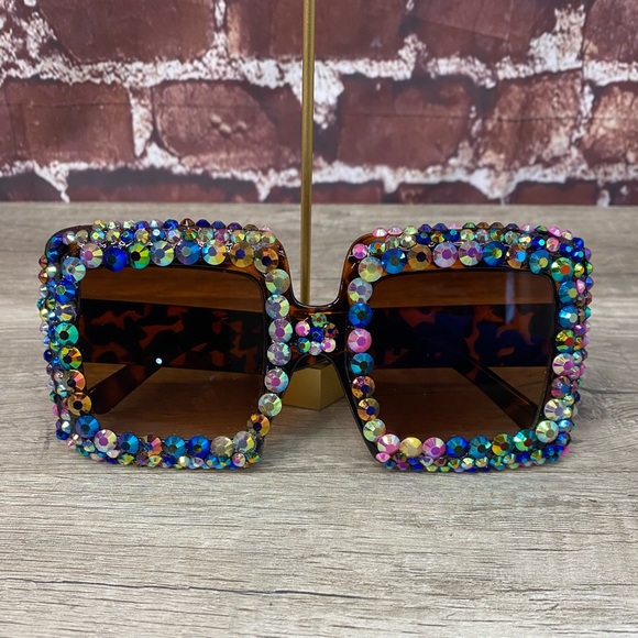 Multi color gem studded animal print oversized square fashion sunglasses - Picture 4 of 7